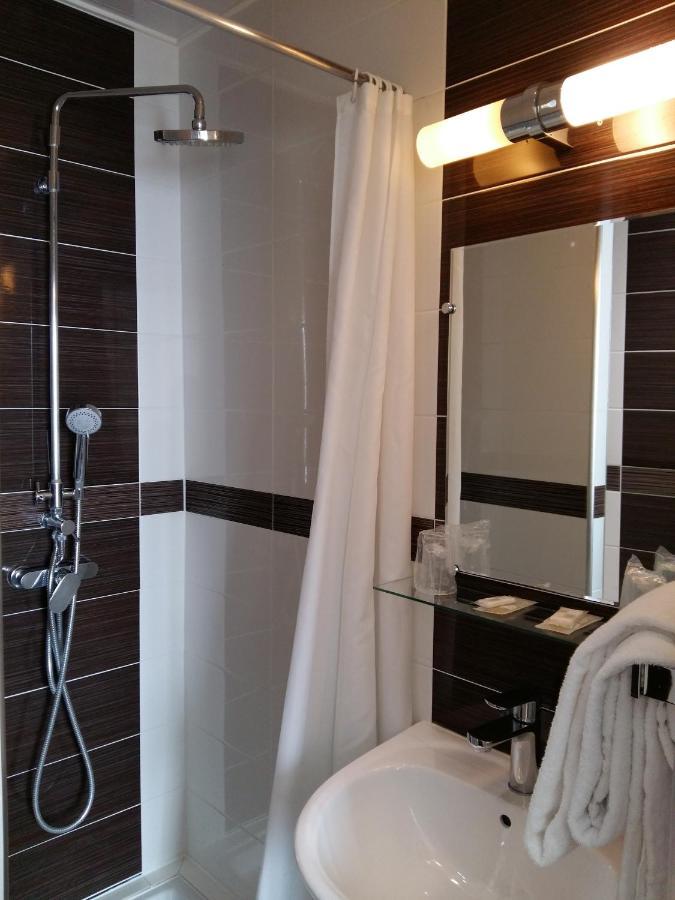 פריז Hotel Roi Rene מראה חיצוני תמונה