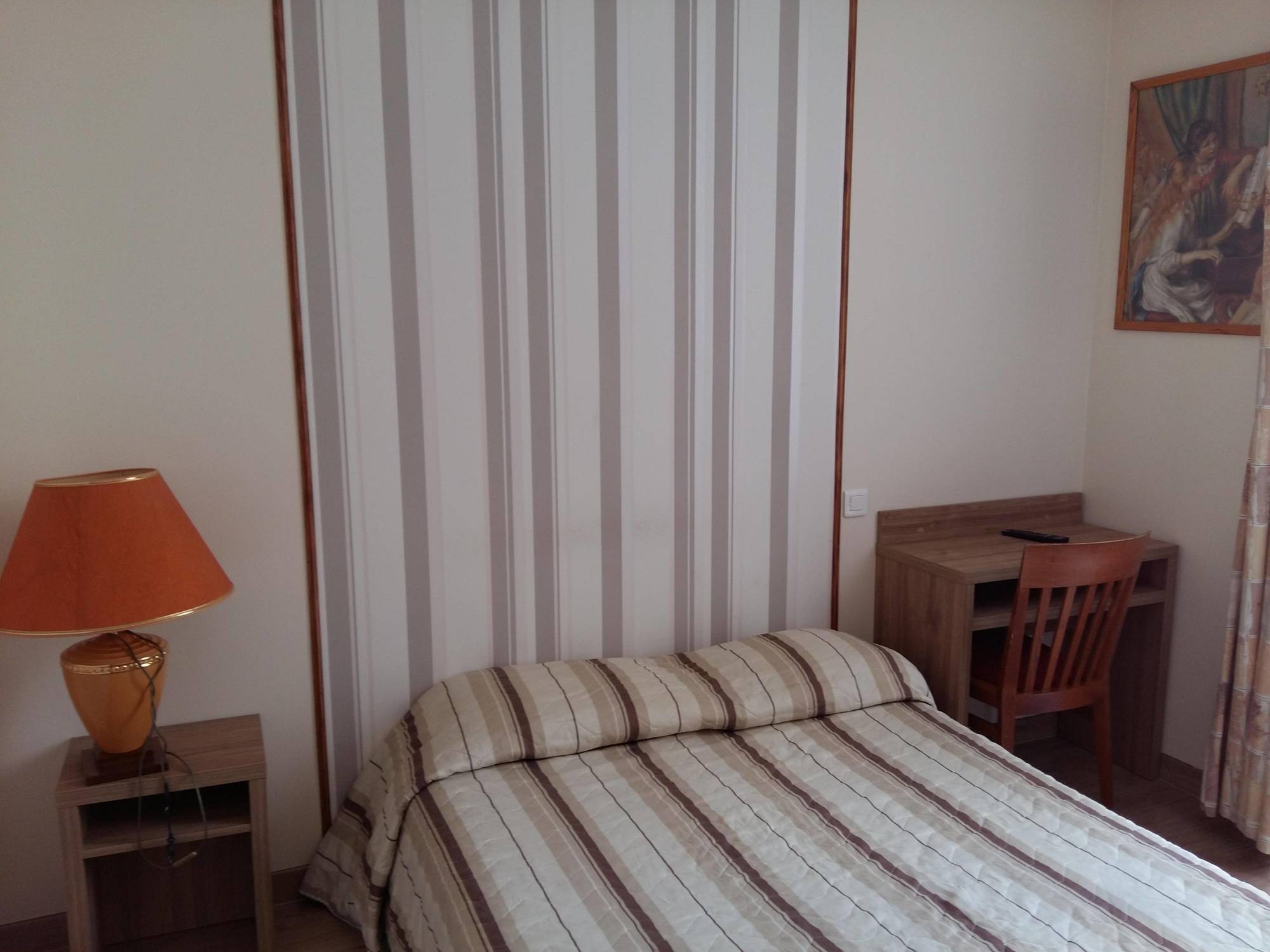 פריז Hotel Roi Rene מראה חיצוני תמונה