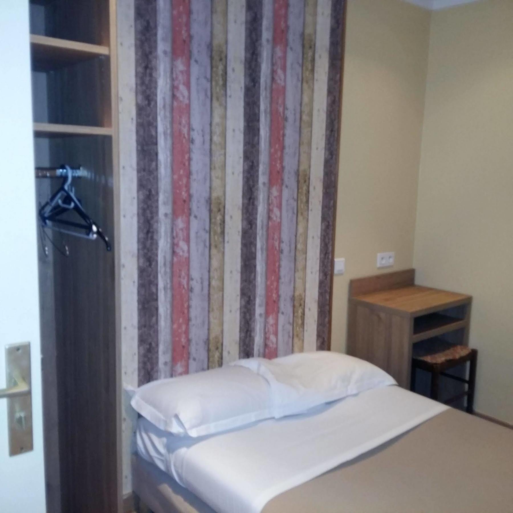 פריז Hotel Roi Rene מראה חיצוני תמונה