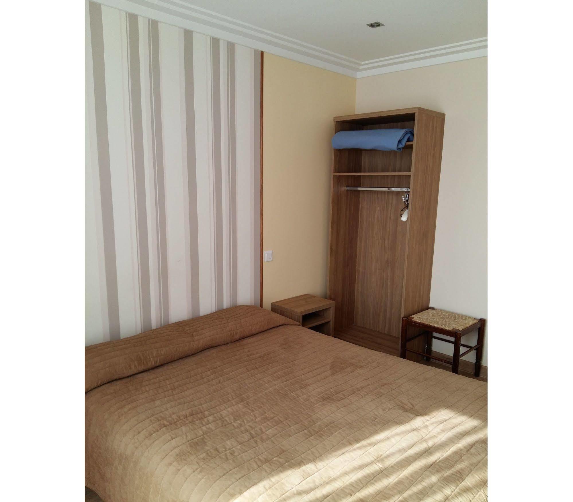 פריז Hotel Roi Rene מראה חיצוני תמונה