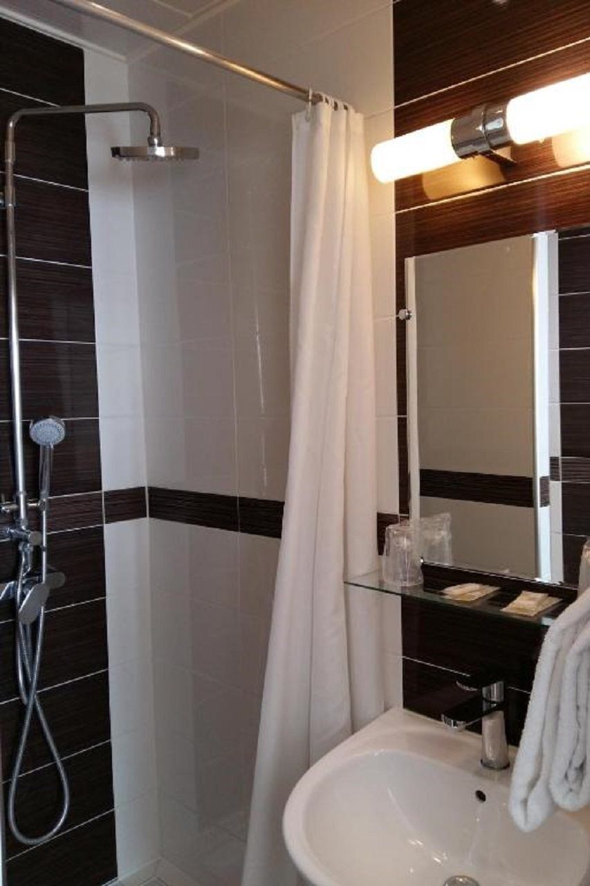 פריז Hotel Roi Rene מראה חיצוני תמונה